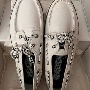 NEVER WORN NAUTICA MENS BOAT SHOES, SIZE 8, WHITE CANVAS